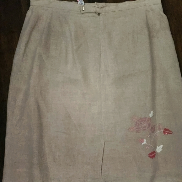 Linen, lined, embroidered SKIRT - Picture 3 of 3